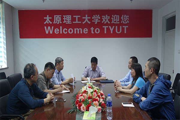 公司传达公司“维护核心、见诸行动”主题教育动员会议精神
