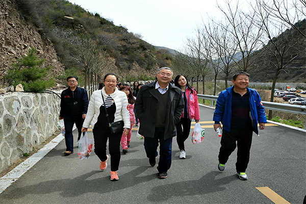 我公司开展健步行活动